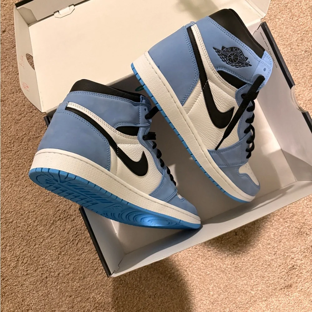 Air Jordan 1 Retro High Men's 10.5 - University Blue - Picture 5 of 10